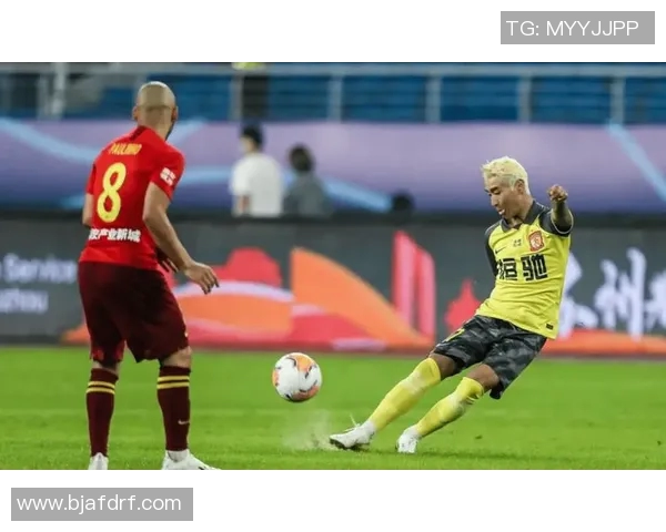 世界级足球球星加盟山东掀起热潮带动当地体育产业升级发展