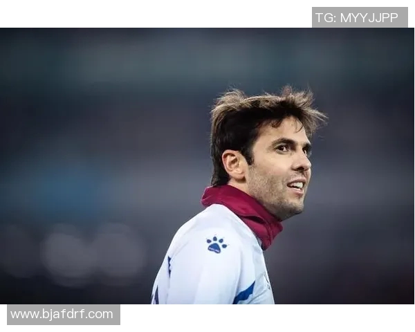 近视足球球星们的拼搏与梦想：挑战视力极限，成就绿茵传奇